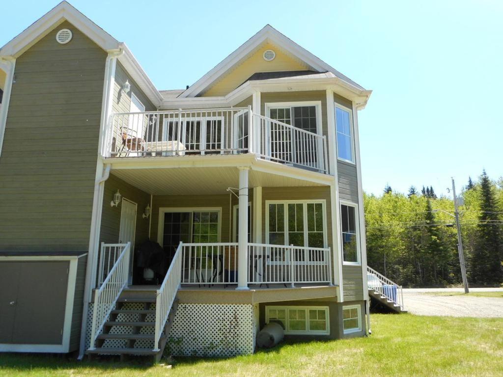 Condo Mont-Edouard LʼAnse-Saint-Jean Buitenkant foto